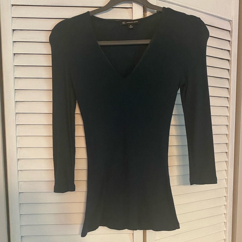 3/4 sleeve hunter green sweater. Like new
